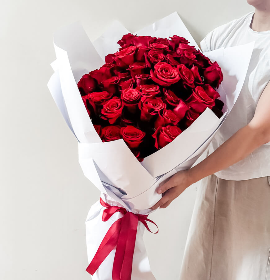 99 Red Roses